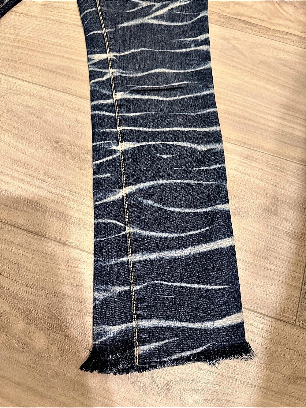 Encore Abstract Print Straight Leg Jeans Size 1 - Picture 7 of 8